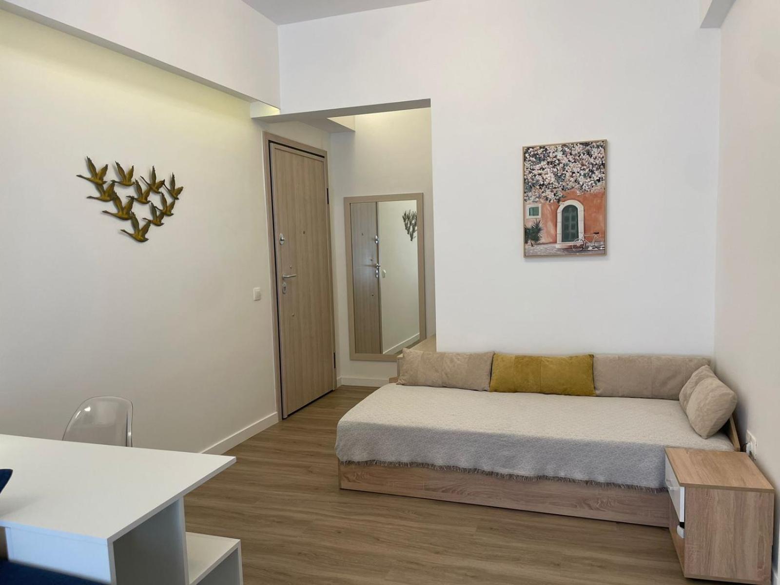 Dante Apartment *