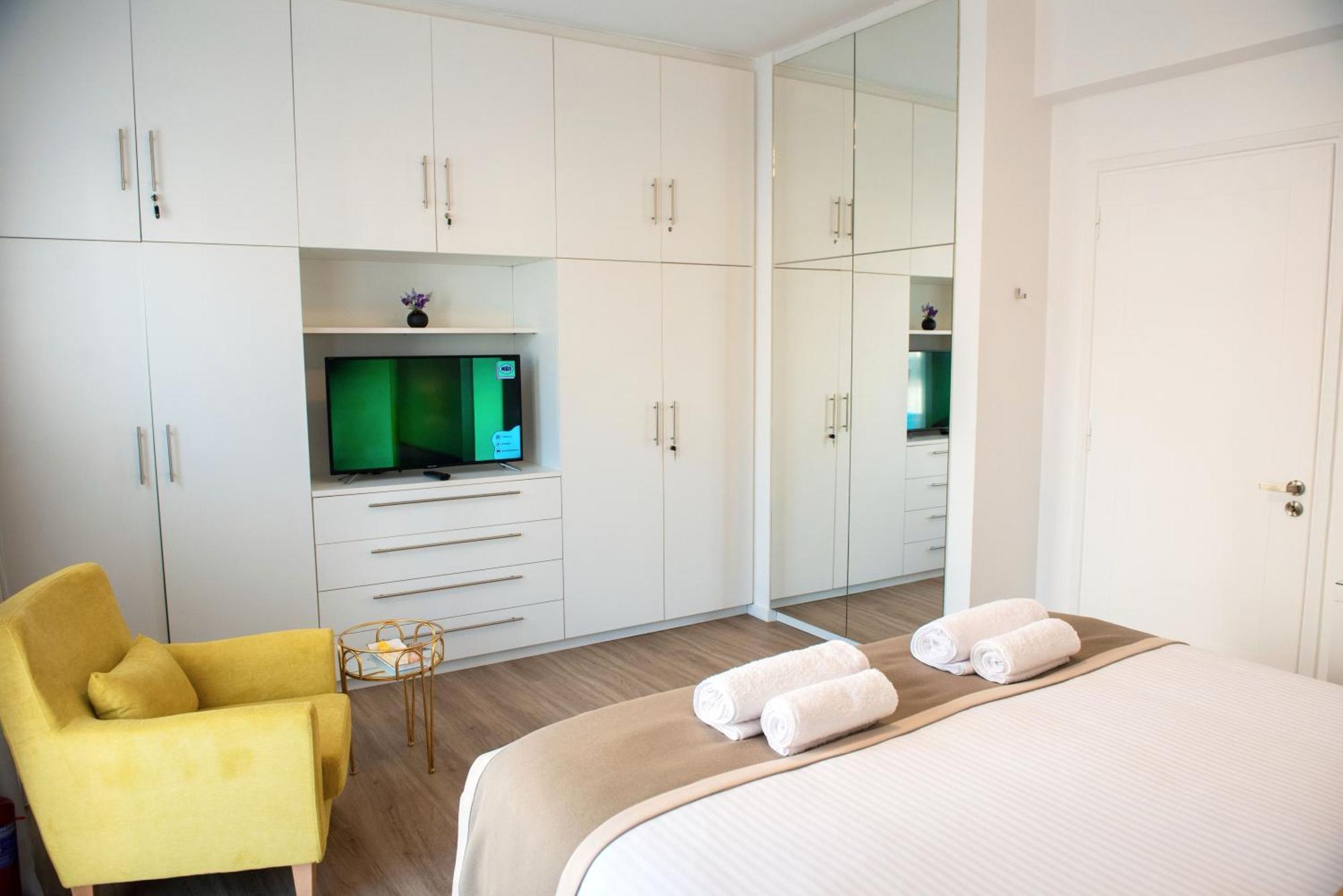 Dante Apartment *