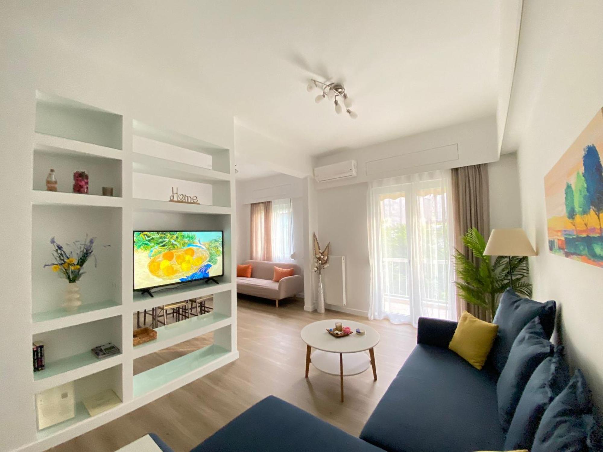 Dante Apartment *